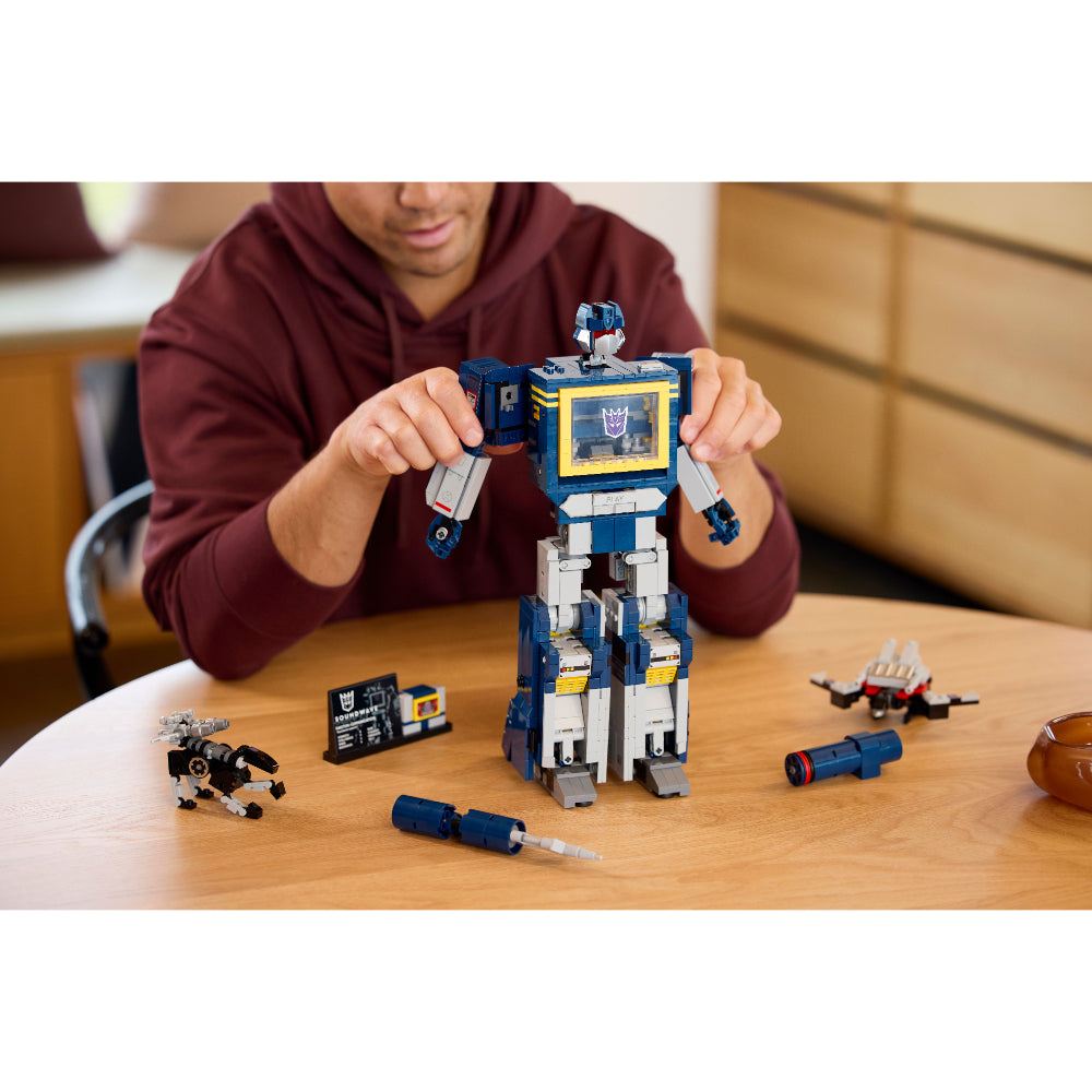 LEGO®Icons: Transformers: Soundwave (10358)_014