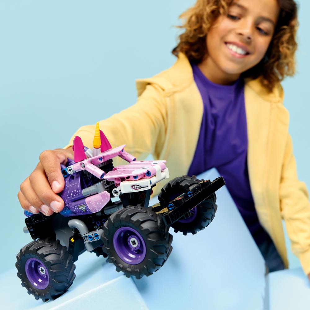 MONSTER JAM™ SPARKLE SMASH™ CON MOTOR DE CARGA MANUAL