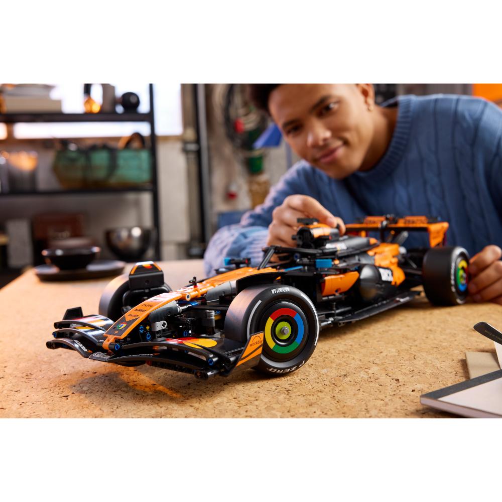 COCHE MCLAREN F1