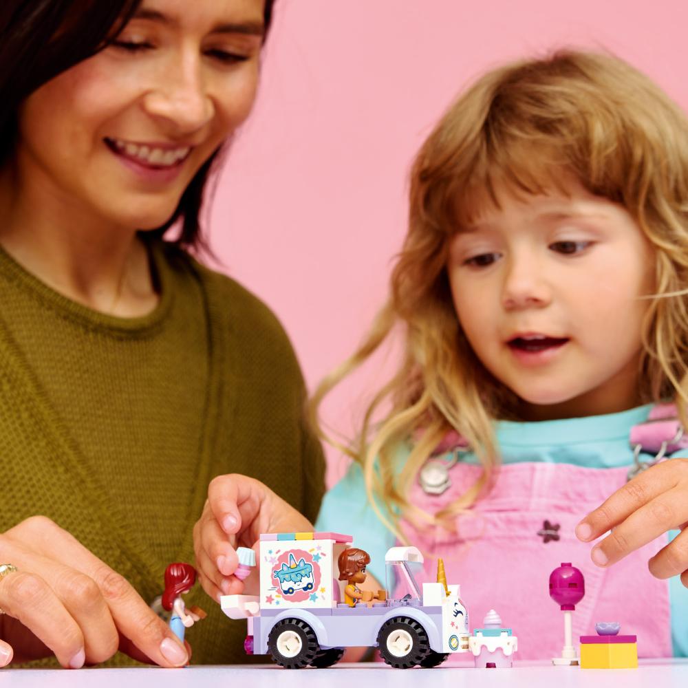AUTO-UNICORNIO DE REPARTO DE PASTELES