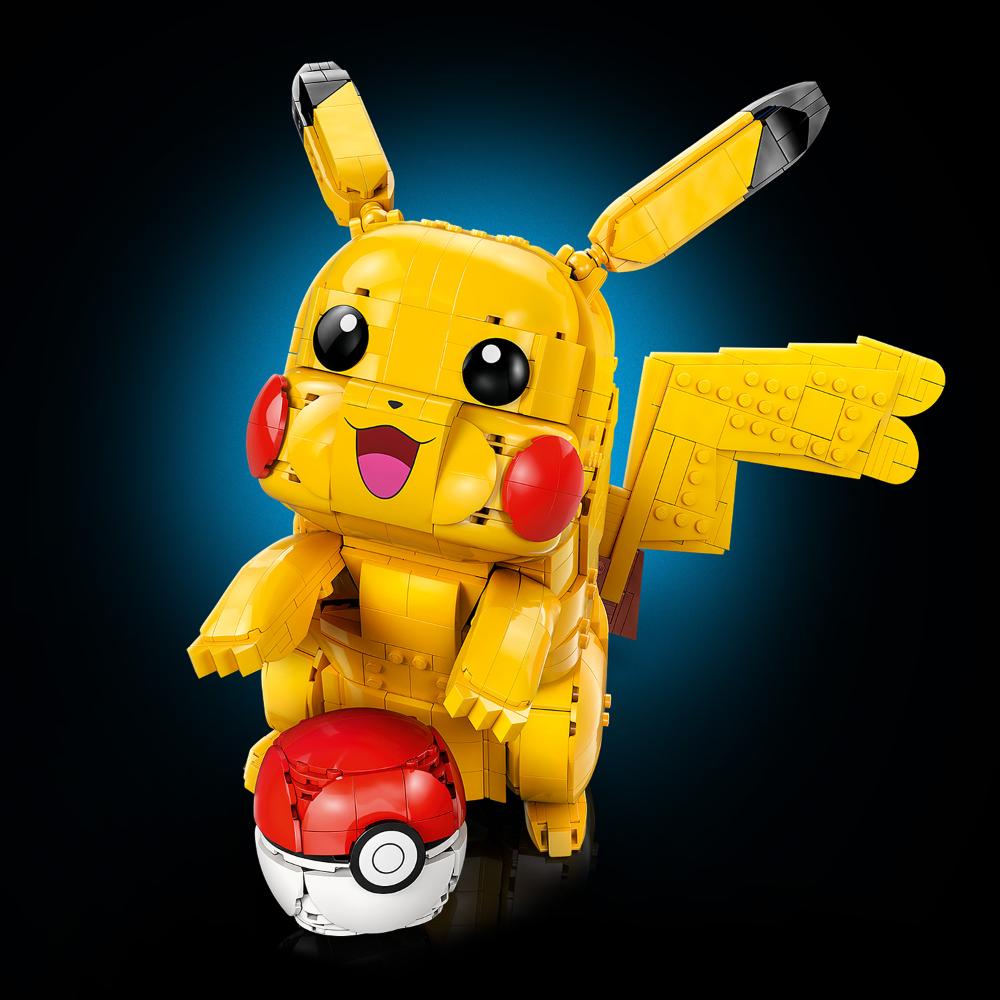 PIKACHU Y POKÉ BALL