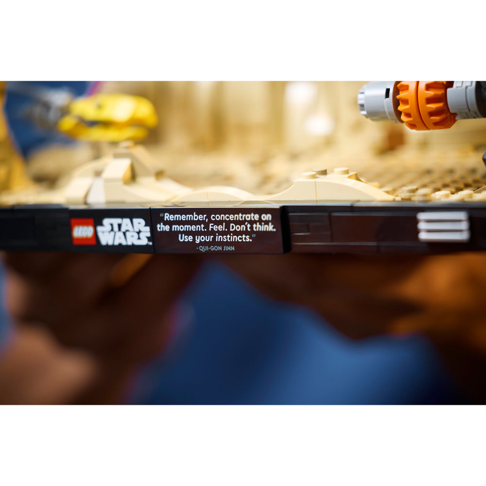 LEGO® Star Wars™: Diorama: Carrera De Vainas De Mos Espa (75380)_006