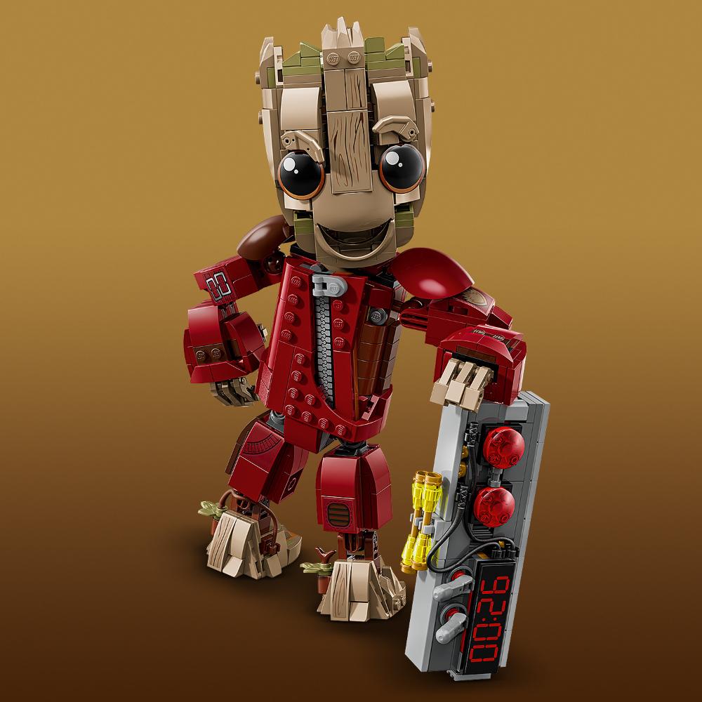 GROOT CON TRAJE DE SAQUEADOR
