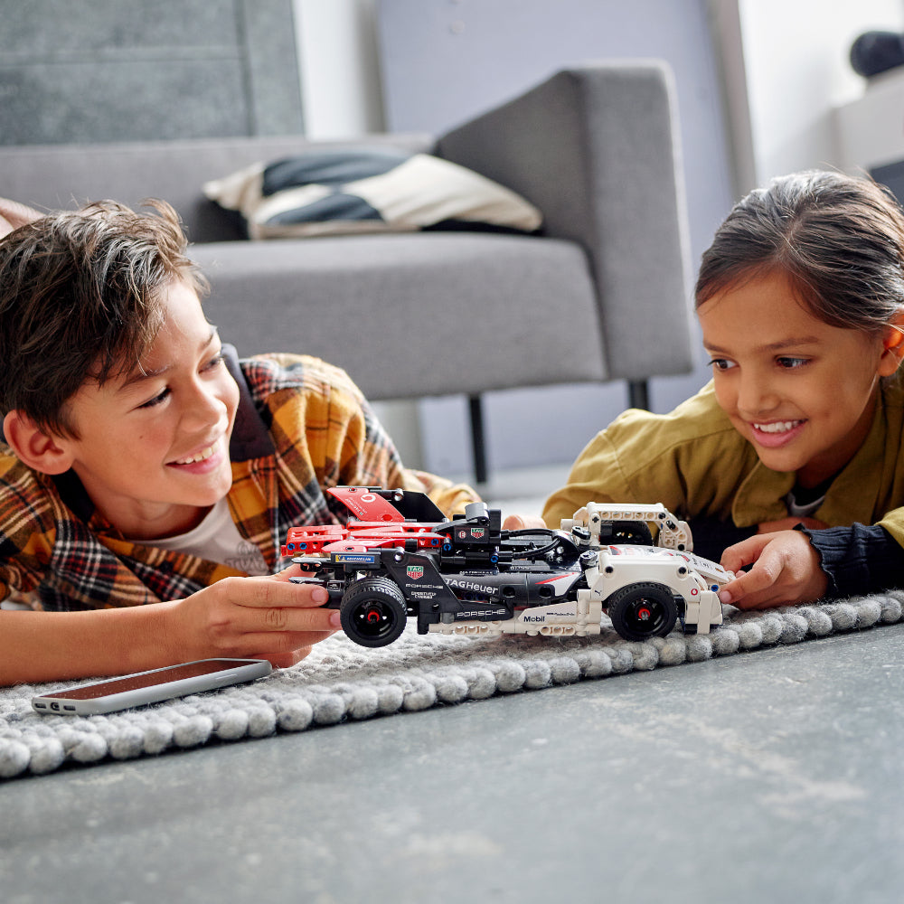 LEGO® Technic Formula E® Porsche 99X Electric (42137)