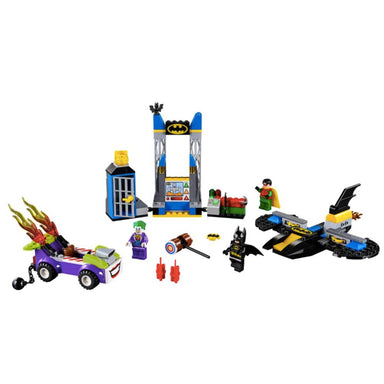 LEGO® Juniors Ataque de The Joker™ a la batcueva (10753)