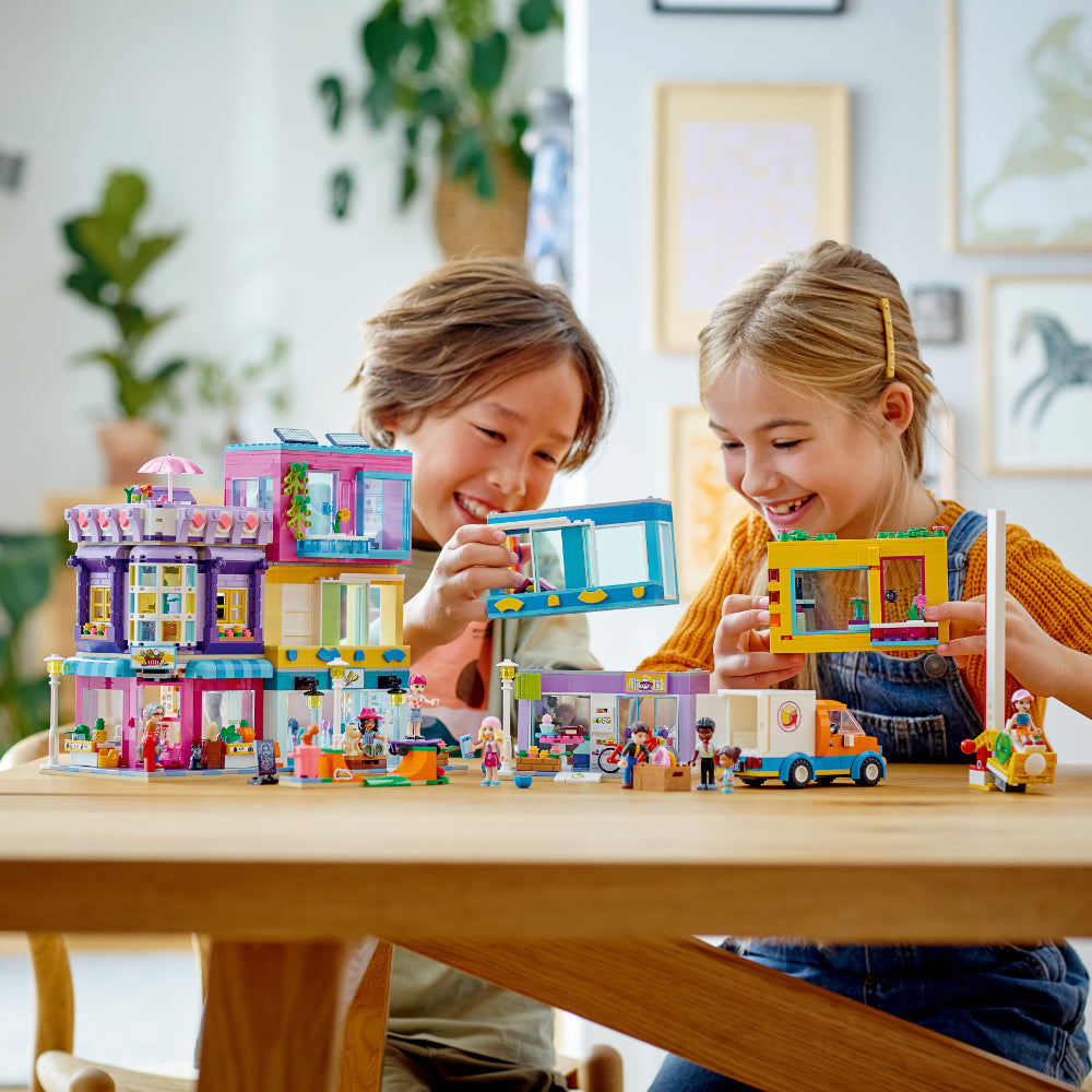 LEGO® Friends Edificio de la Calle Principal (41704)