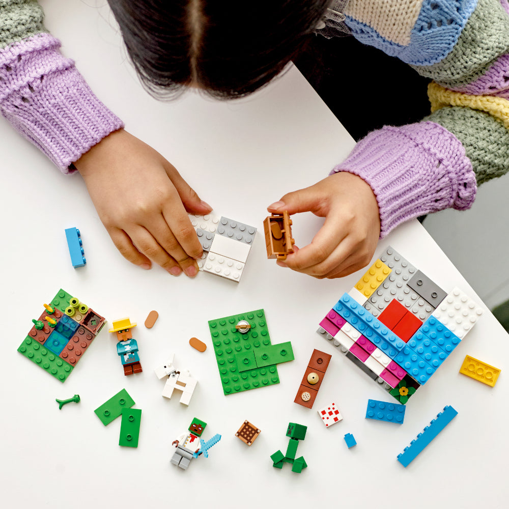 LEGO® Minecraft® La Pastelería (21184)