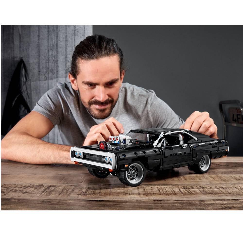 LEGO® Technic Dom’s Dodge Charger (42111)