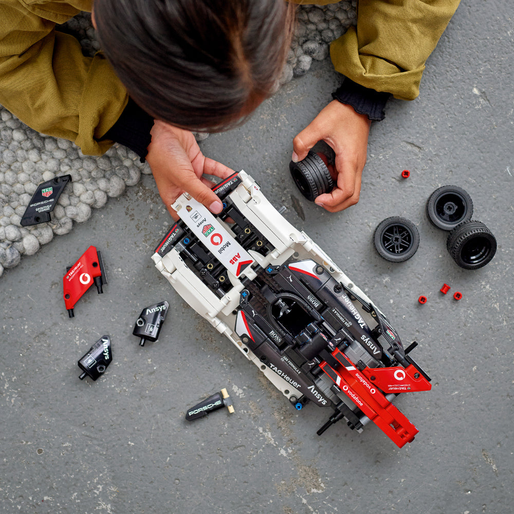 LEGO® Technic Formula E® Porsche 99X Electric (42137)